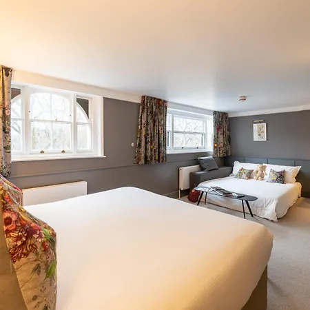 The Goodenough Hotel London-3