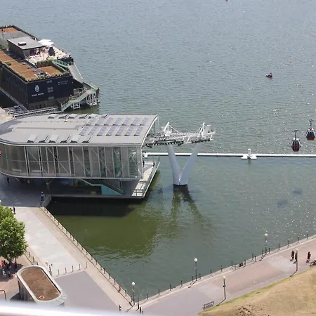 Spacious Excel London Apartment With Balcony, River View And Parking Sleeps 8-2