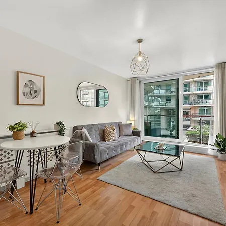 Riverside Balcony Apartments, 10 Minutes From Oxford Circus-3