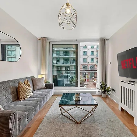 Riverside Balcony Apartments, 10 Minutes From Oxford Circus-2