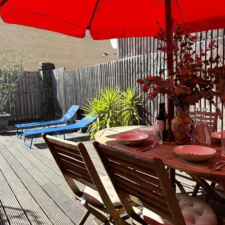 Central London Charming Camden Split Level Home-2