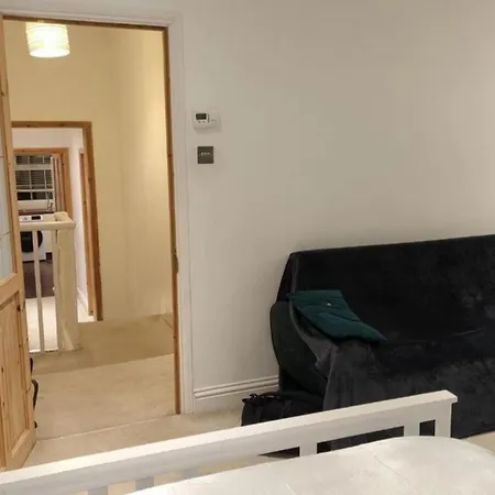 Fully-Equipped Flat In The City Of London-2