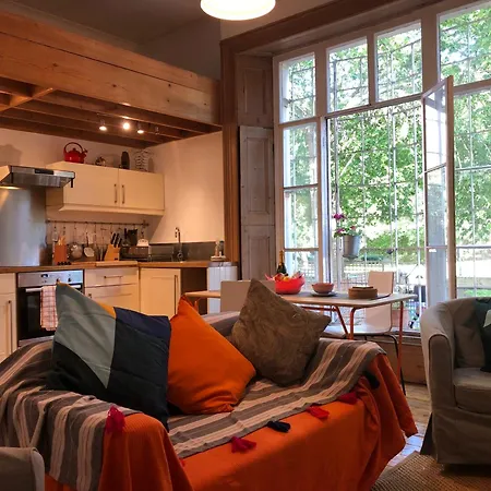 Artistic Spacious Flat In Central Brixton-2