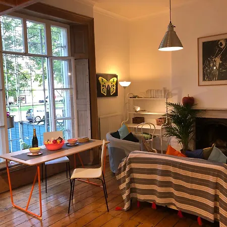 Artistic Spacious Flat In Central Brixton-3