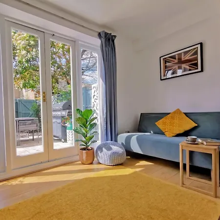 Kings Cross 4Br House - Garden & Free Parking-2