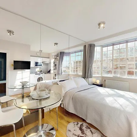 Executive Sloane Apartment 810-2