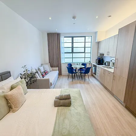3-Bdr With Balcony And 7 Ac Studio Apartments In Marylebone Near Regents Park & Baker St By Staylio London-3