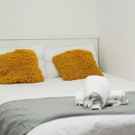 Spacious Studio Central Sofa Bed-2