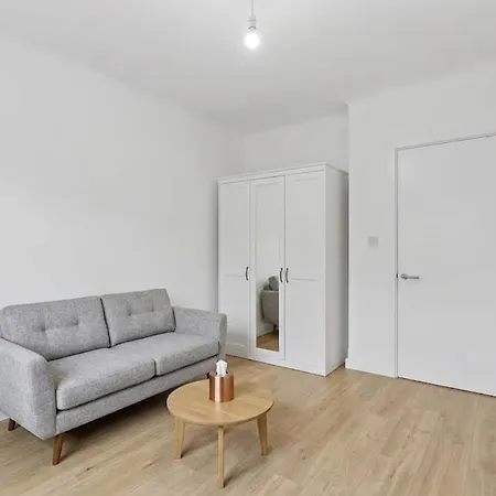 Modern 2Br-2Ba Apartment Next To Wembley Stadium-3