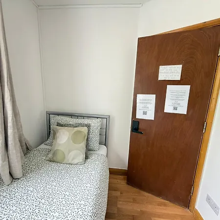 F3 Cosy Single Room-3