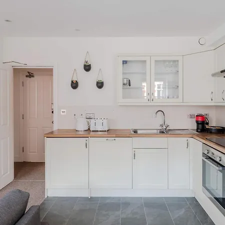 Stylish 1-Bed Flat - Fitzrovia - Sleeps 4-3