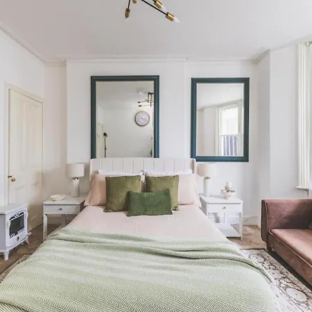 Central London 1-Bed Flat 4 Beds Sleeps 5-3