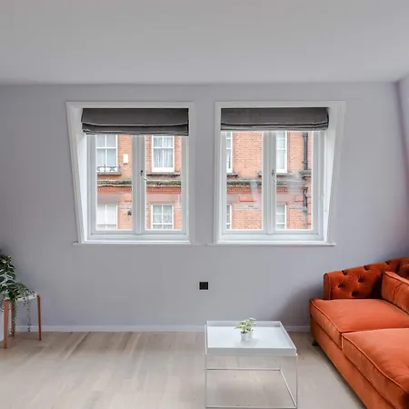 Top-Floor Soho Flat - Ac - Sleeps 4 - Central London-3