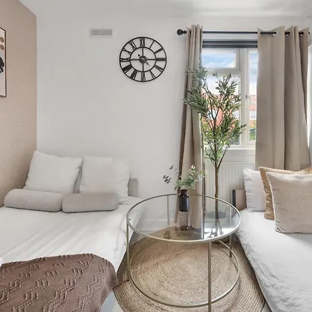 The Holloway Suite - Netflix, 3 Min To Station - Luxury-3