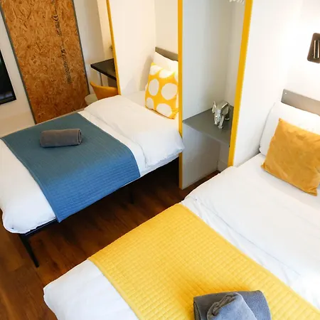 New Luxury Apartment In Central Location Next To Shops, Cafes, Bars & Metro-2