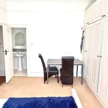 En-Suite In Chelsea-3