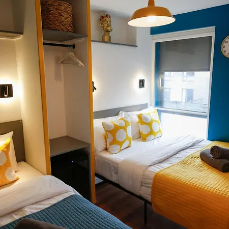 New Luxury Rooms In The Heart Of London Next To Shops, Cafes, Bars & Metro With Shared Bathrooms-3
