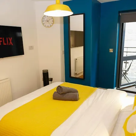 New Luxury Rooms In The Heart Of London Next To Shops, Cafes, Bars & Metro With Shared Bathrooms-2