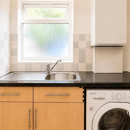 Falcon - 2 Bedroom Ground Floor Flat In Central London-3