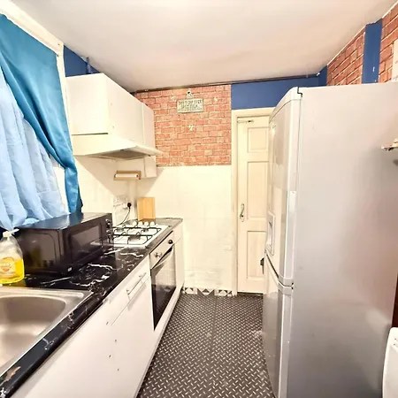 East London 2 Bedroom Flat-2