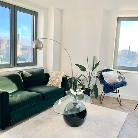 Stunning Property With London City And River Views-2