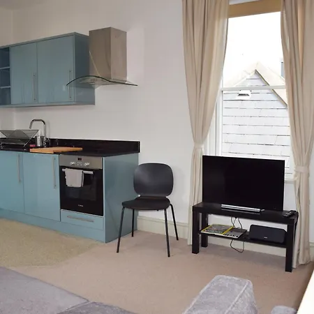 Stylish Light-Filled 1 Bedroom Flat In Hammersmith-2