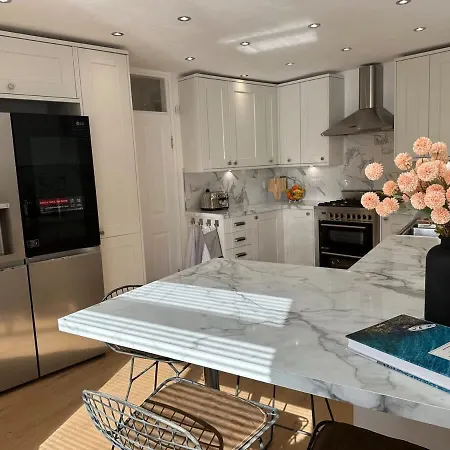 Stylish, Smart & Fun 4 Bed Home-2