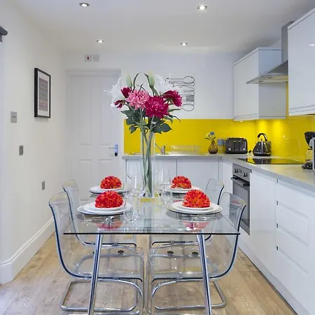 Charming Tower Bridge Apartment-2