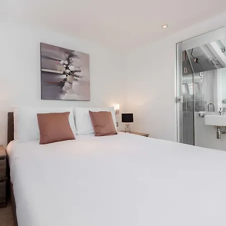 Apartment Near Harrods-2