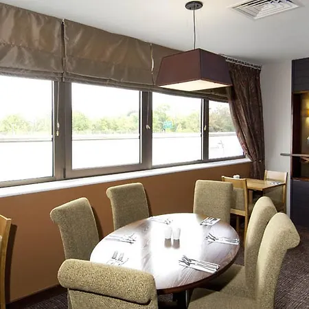 Premier Inn London Hanger Lane-3
