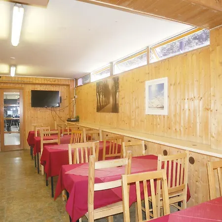 Kensal Green Backpackers 2-2