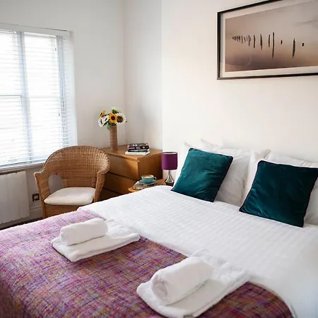 Apt 2, Opera House By Indigo Flats-2