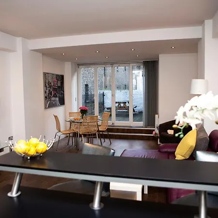 Apt 1, Trafalgar Square 1St Floor By Indigo Flats-2
