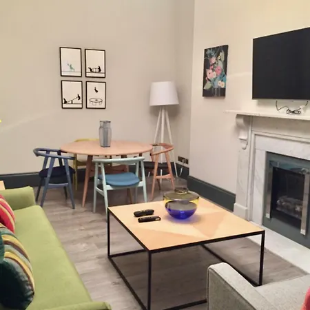 Beautiful 1 Bedroom Apartment Ovington Square-3