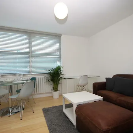 Camden Town Spacious 2 Bedroom Apartment - Sleeps 5 Guests!-2