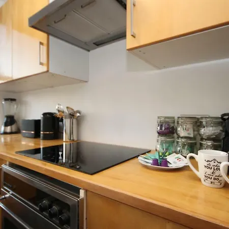 Camden Town Spacious 2 Bedroom Apartment - Sleeps 5 Guests!-3