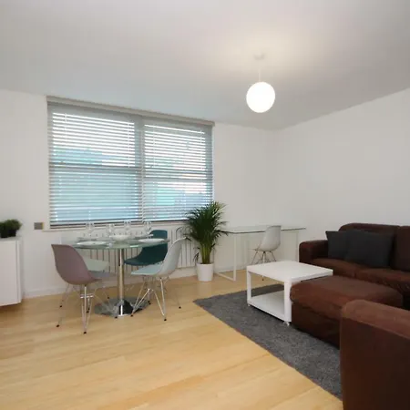 Camden Town Spacious 2 Bedroom Apartment - Sleeps 5 Guests!-3