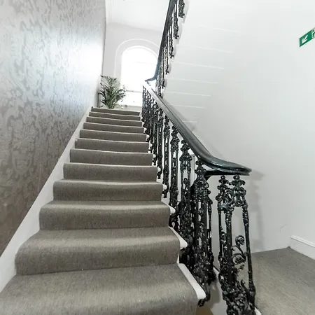 Hyde Park Superior Apartments-3
