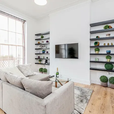 Bright & Spacious 4Beds Home - Kensington High Street-Olympia-2