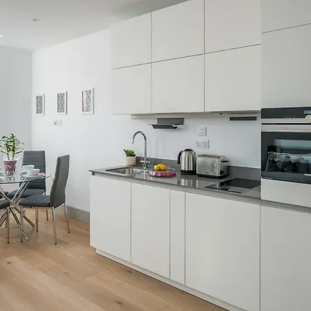 Modern London City Apartment - Victoria Line-3