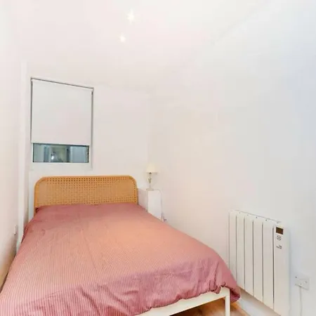 Midtown London Apartment-2