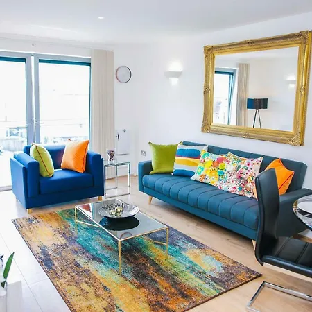 Riverside 2 Bed Apartment-2