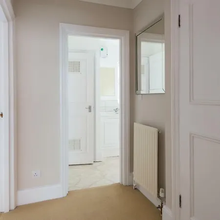 One Bedroom High Street Kensington Apartment-3