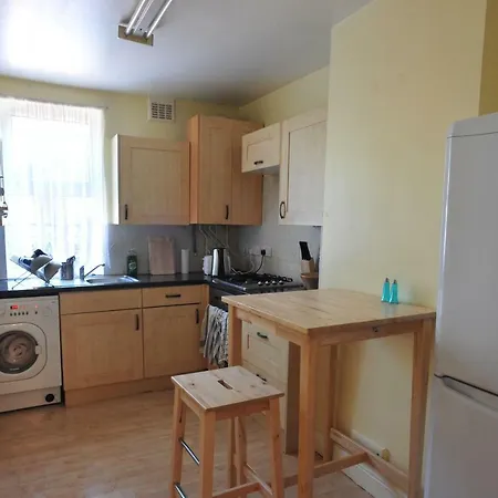 East End London Garden Flat-3