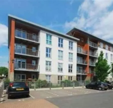 Modern Lovely Bedroom Close To Stations In East London, Zone 2-3