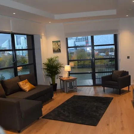 London City Island 3 Bedroom Luxury Apartments, Canary Wharf, E14-2