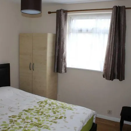 25 Idmiston Road-3