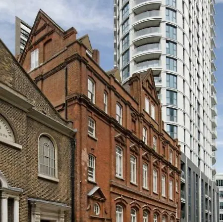 Beautiful Pied-A-Terre To Explore London-3