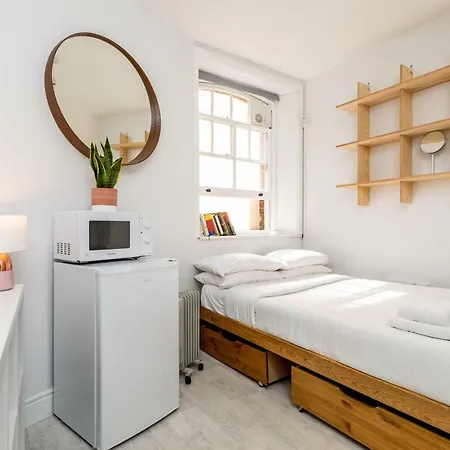 Beautiful Pied-A-Terre To Explore London-2