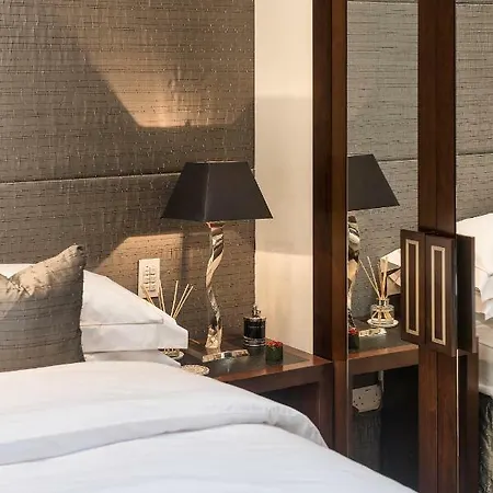 Knightsbridge Mews House Private Mews, Harrods & Parking Included-2